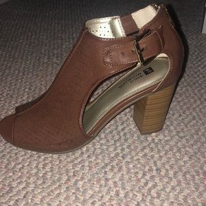 BRAND NEW brown leather peep toe heels